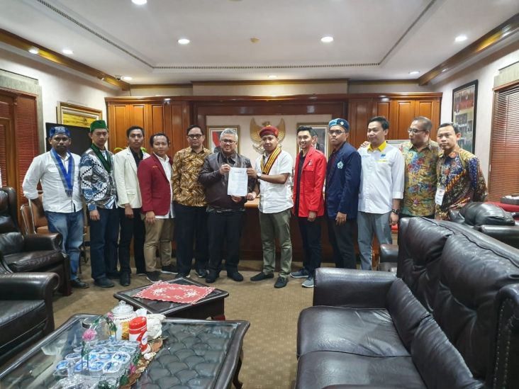 Sambangi KPU, Kelompok...