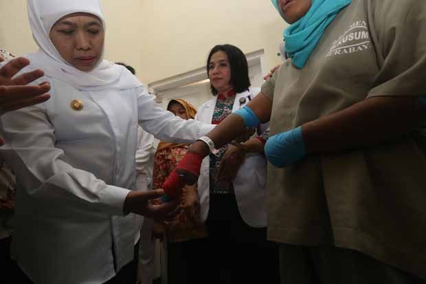 Khofifah Kunjungi Wiji...