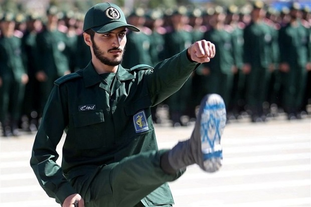 Reaksi Iran saat Didekati...