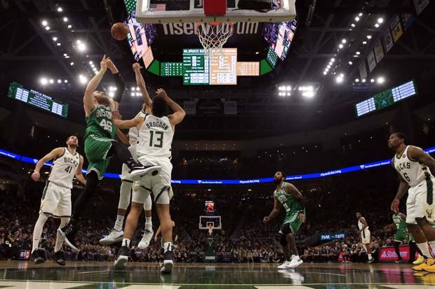 Bungkam Celtics, Bucks...