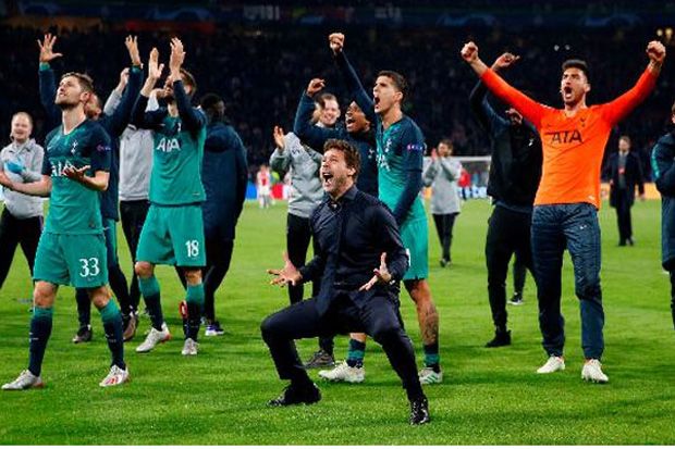 Kekalahan Ajax, Mourinho;...