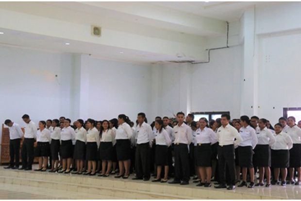 Bupati Lembata Menyerahakan...