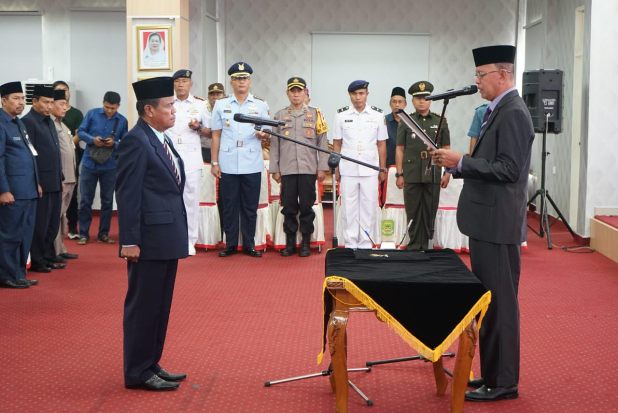 Tengku Dahlan Sekretaris...