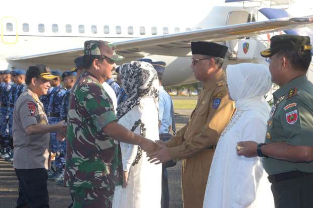 Gubernur Sulsel Sambut...