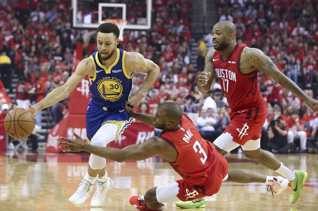 Curry dan Thompson Antar...
