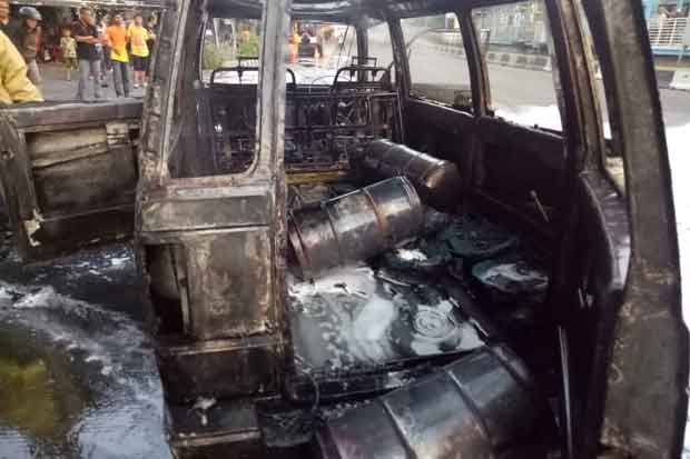 Mobil Carry Bermuatan...