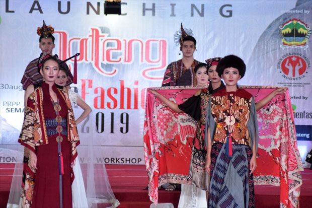 Desainer Lokal dan Nasional...