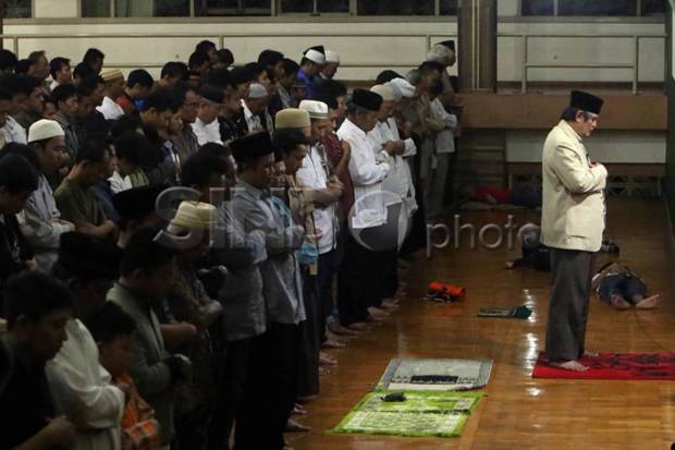 Apakah Hukum Membaca...