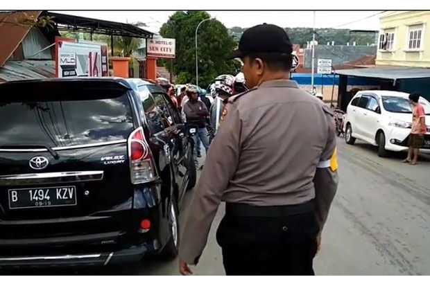 Minibus PNS Nyelonong...