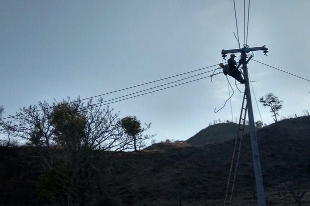 PLN Beri Sambungan Listrik...