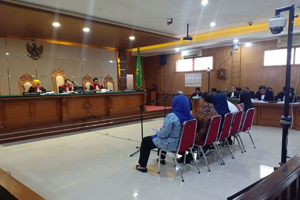 Minta Dihukum Ringan,...