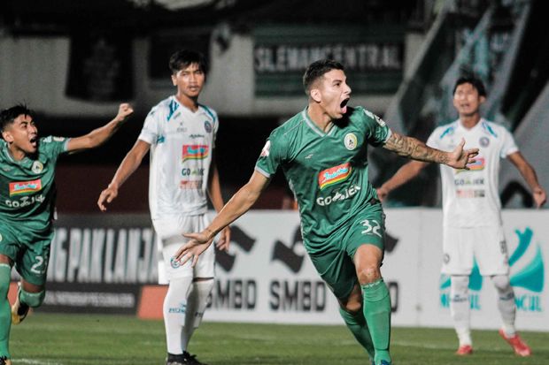 Bekuk Arema, Pelatih...