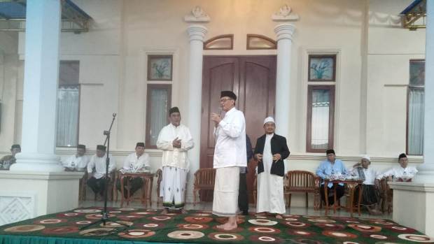 Gubernur Banten Rajut...