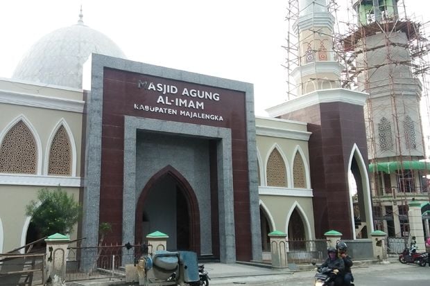 Di Balik Berdirinya...