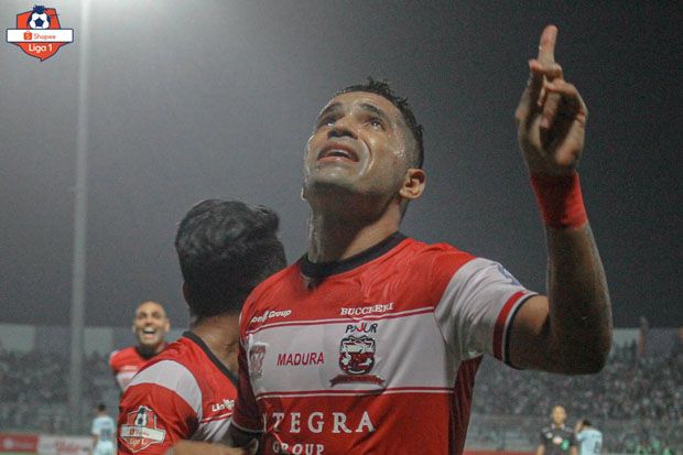 Gulung Persela di Stadion...