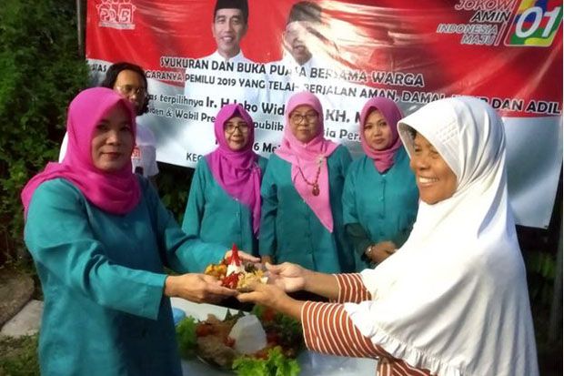 Relawan Jokowi dan Warga...