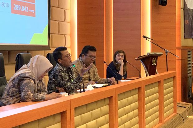 Dorong Jokowi Rombak...