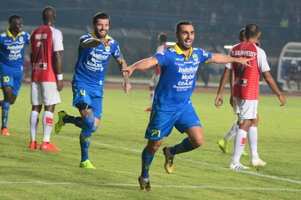 Artur Bawa Persib Gunduli...