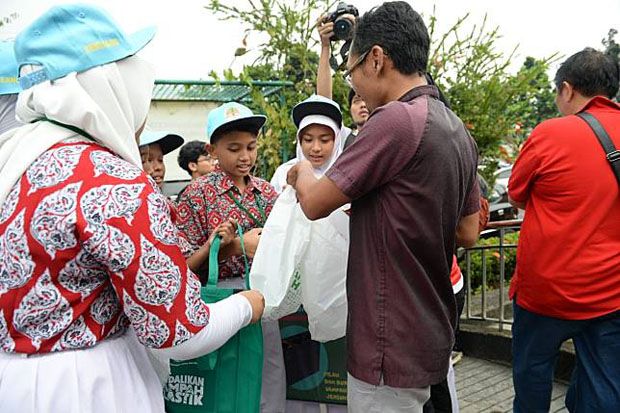 Kementerian Lingkungan...