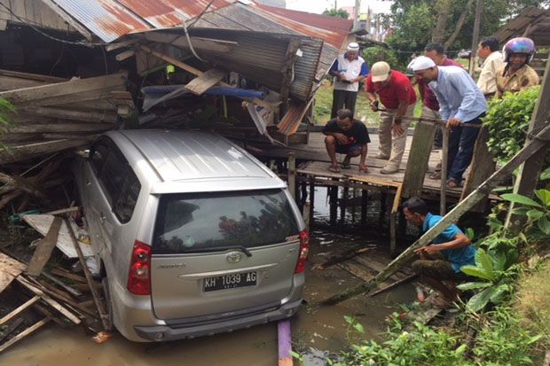 Mobil Avanza Seret Motor...