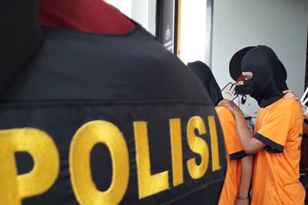 Gasak 17 Motor, Komplotan...