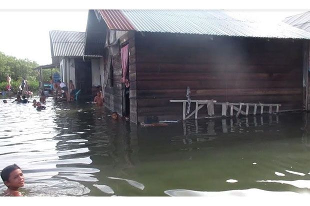 Diguyur Hujan Ratusan...