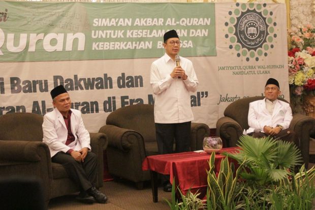 Hadiri Pembukaan Konferensi...