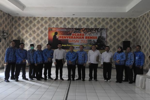 41 Napi Beragama Budha...
