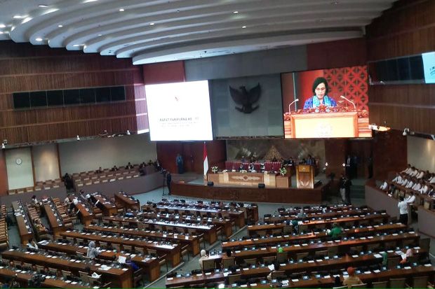 Bahas Ekonomi Indonesia,...