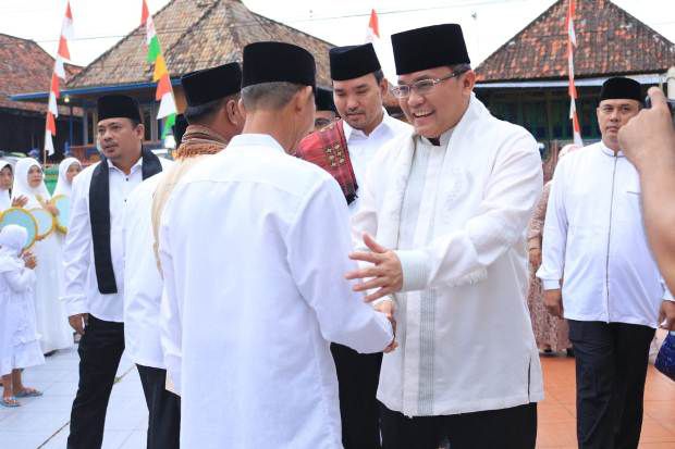 Bupati Dodi Cairkan...