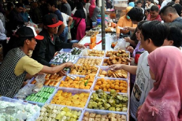 Pasar Takjil Benhil,...
