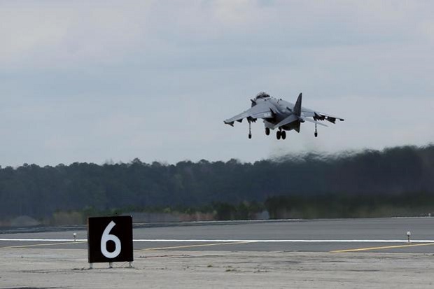 Jet Penyerang AV-8B...