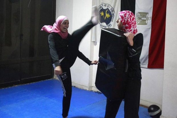 Para Wanita Mesir Gunakan...