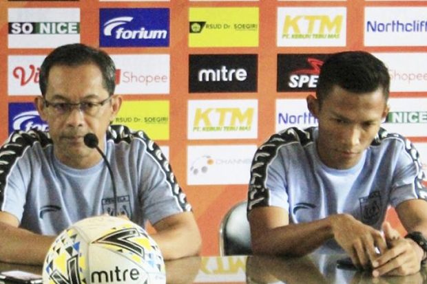 Lawan Persipura, Aji...