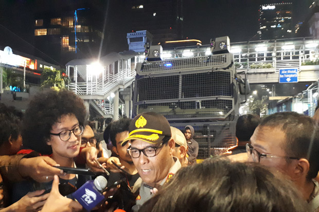 Pengunjuk Rasa Membubarkan...