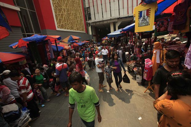 Imbas Kerusuhan, Pasar...