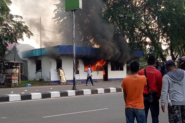 Pontianak Mencekam,...