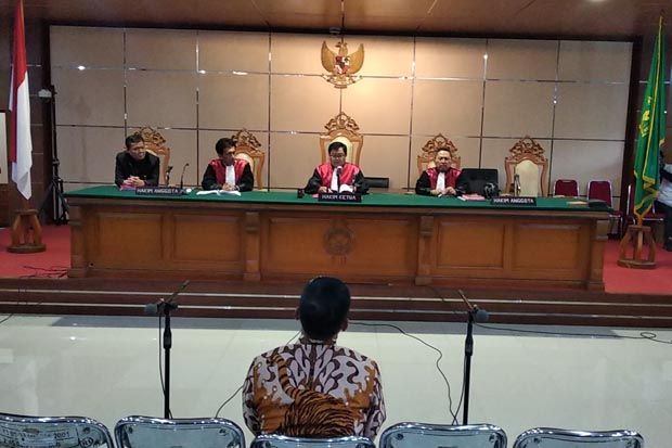 Bupati Cirebon Nonaktif...