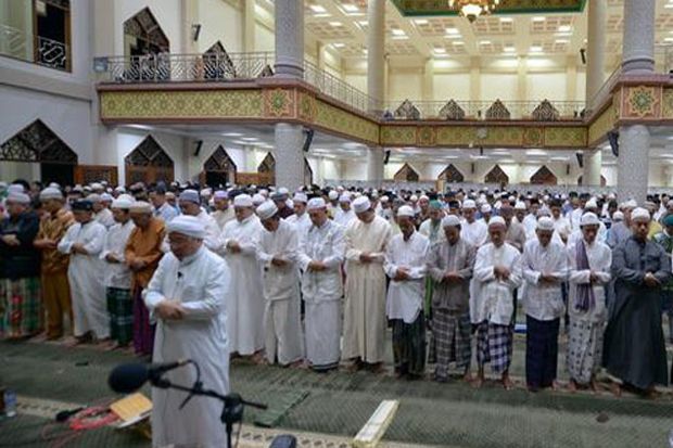 Membaca Al-Fatihah,...