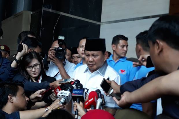 Prabowo Jenguk Korban...