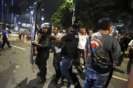 Ricuh Demo Berlanjut,...