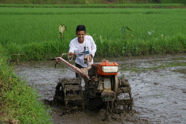 Tarik Minat Milenial,...
