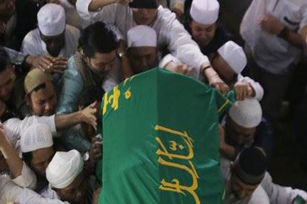 Zikir dan Tangis Iringi...