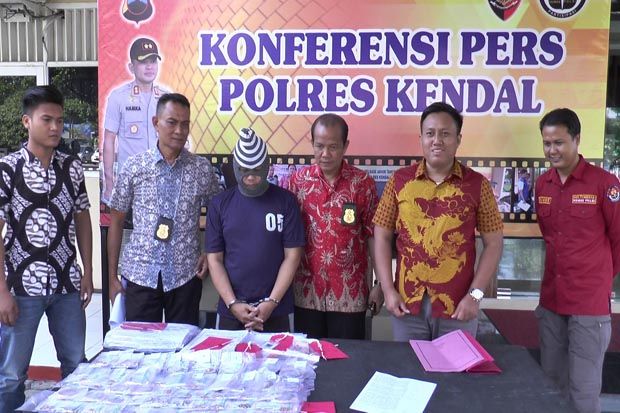 Pegawai Pegadaian Kendal...