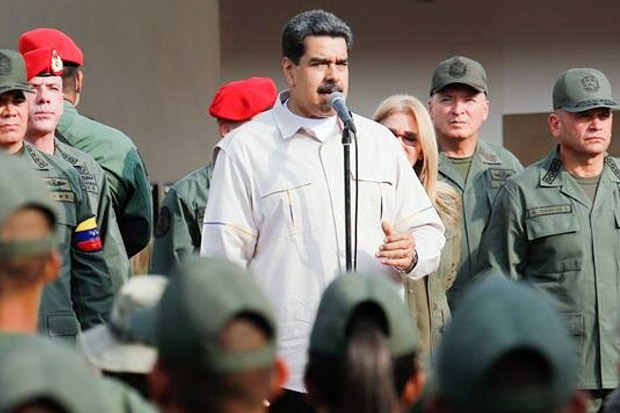 Maduro Ogah Lengser,...
