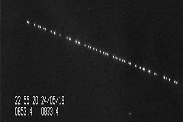 60 Satelit Starlink...