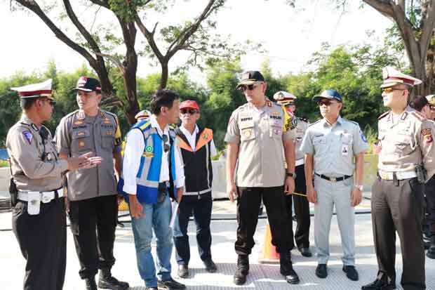 Proyek di Jalan Tol...