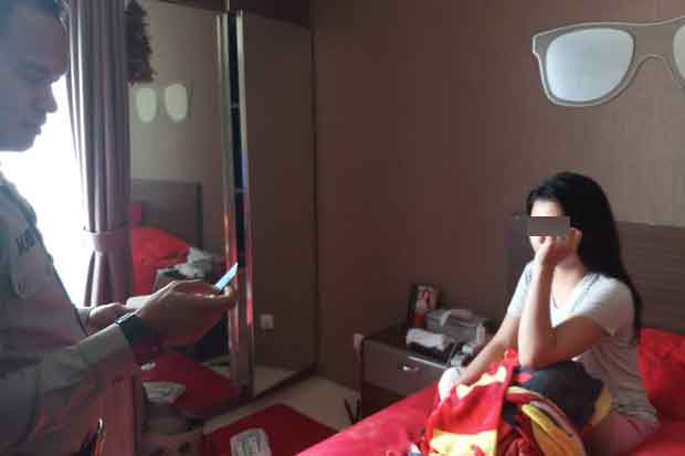 Belasan Wanita Cantik...