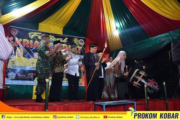 Bupati Kobar Nurhidayah...