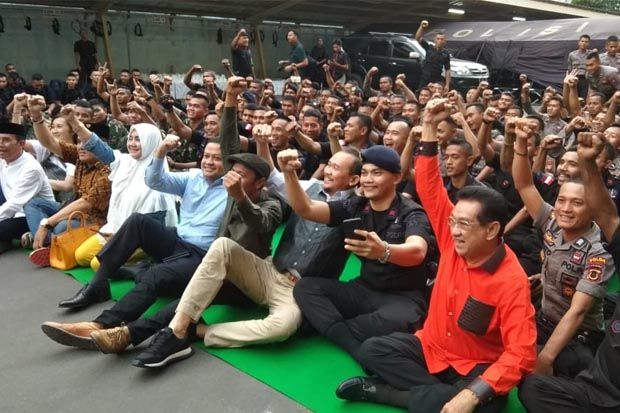 Hibur Aparat TNI-Polri,...
